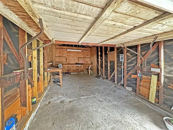 $2,000 | 928 Lydick Lane, River Oaks, TX 76114