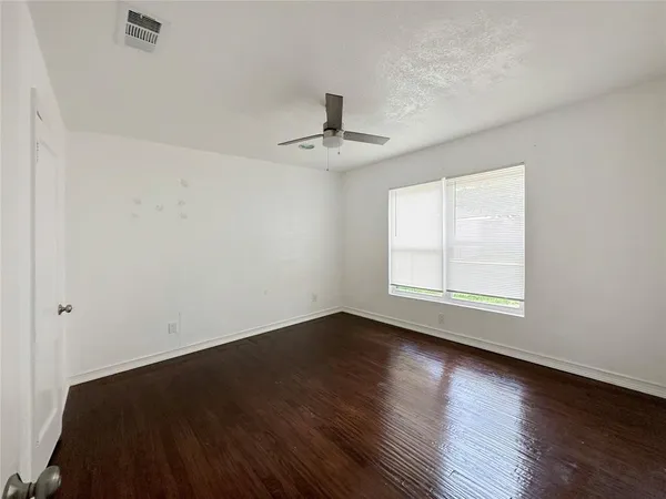 $2,000 | 928 Lydick Lane, River Oaks, TX 76114