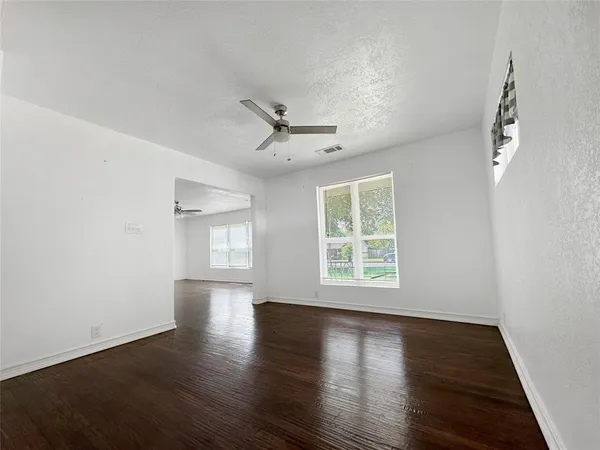 $2,000 | 928 Lydick Lane, River Oaks, TX 76114