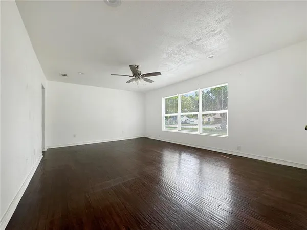 $2,000 | 928 Lydick Lane, River Oaks, TX 76114