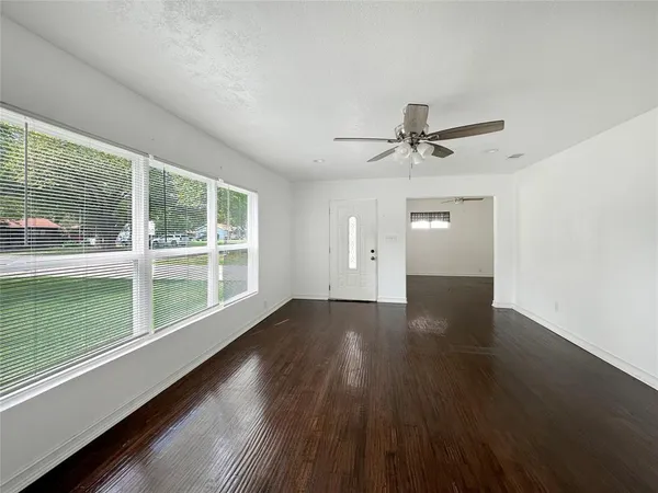 $2,000 | 928 Lydick Lane, River Oaks, TX 76114