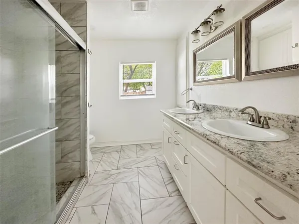 $2,000 | 928 Lydick Lane, River Oaks, TX 76114