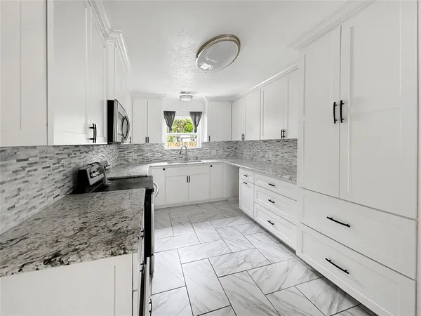 $2,000 | 928 Lydick Lane, River Oaks, TX 76114