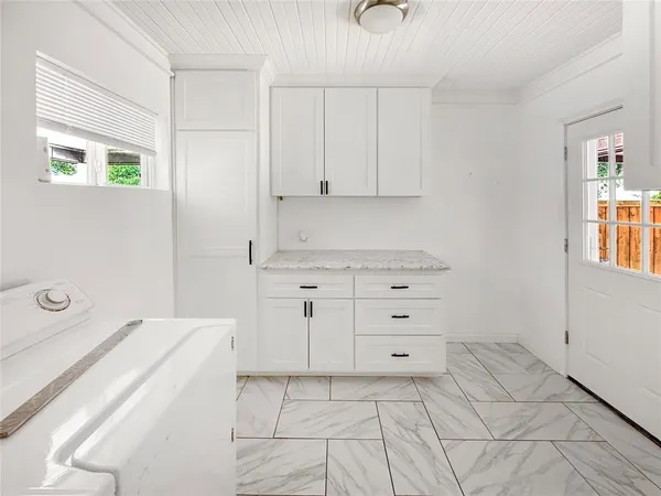 $2,000 | 928 Lydick Lane, River Oaks, TX 76114