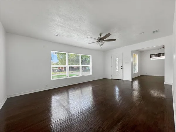 $2,000 | 928 Lydick Lane, River Oaks, TX 76114