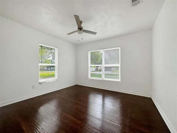 $2,000 | 928 Lydick Lane, River Oaks, TX 76114