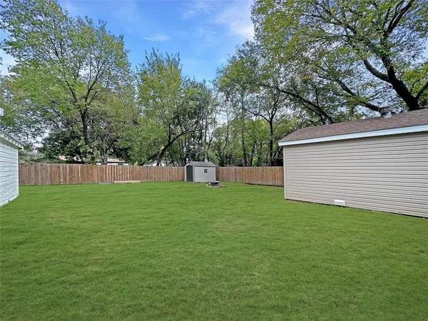 $2,000 | 928 Lydick Lane, River Oaks, TX 76114