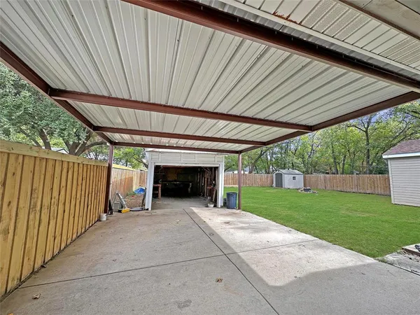 $2,000 | 928 Lydick Lane, River Oaks, TX 76114