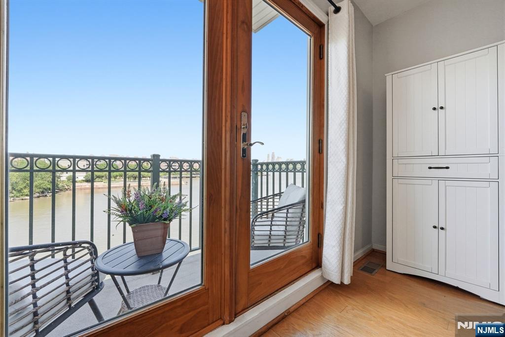 242 The Promenade, Unit 242 Edgewater, NJ 07020 - Photo 9 of 49