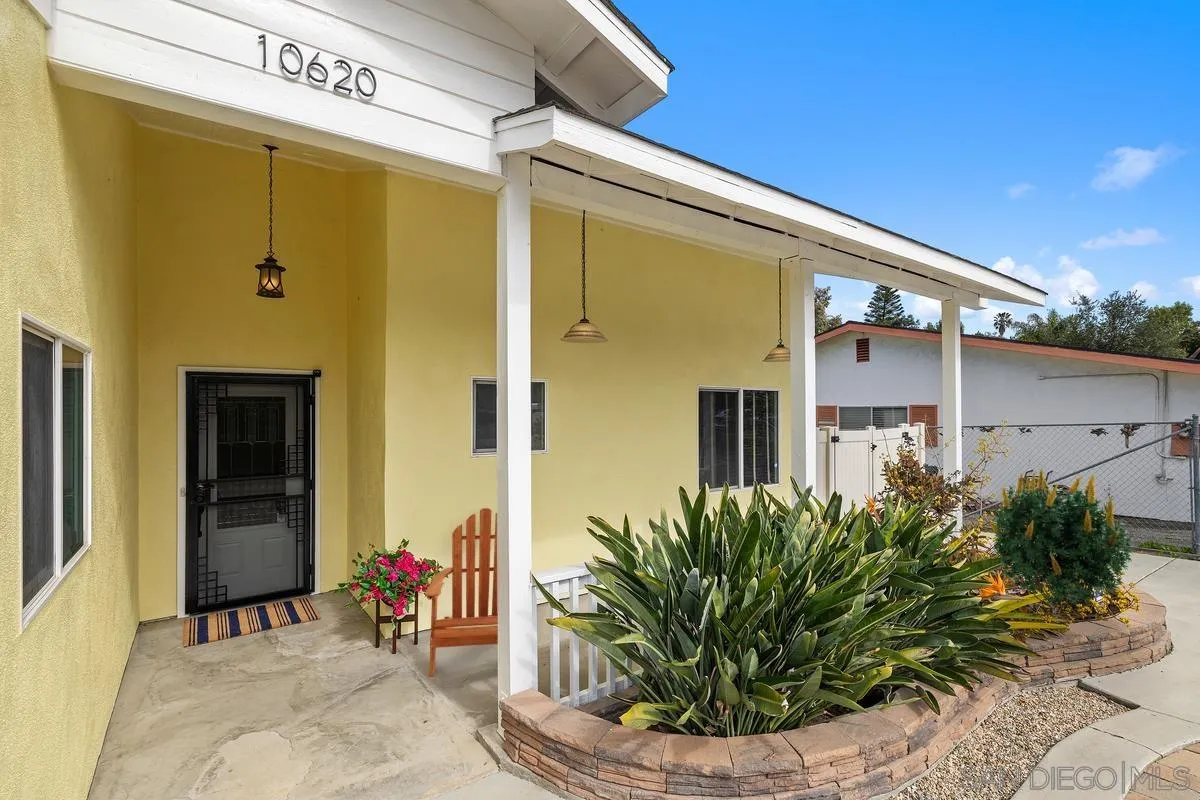 10620 Garden Way Spring Valley, CA 91978 - Photo 2 of 27 Digitally Altered. Original Image (https://zimg.paragon.ice.com/ParagonImages/Property/PA/SDMLS/260003603/32/533/400/339c44a13cb31a22e1f91c8d46a629ae/3/7c00bfec546d1e527ec36e7c7f6383c9/260003603-2c52b220-6642-41e1-87f1-cf35cd129d60.JPG)