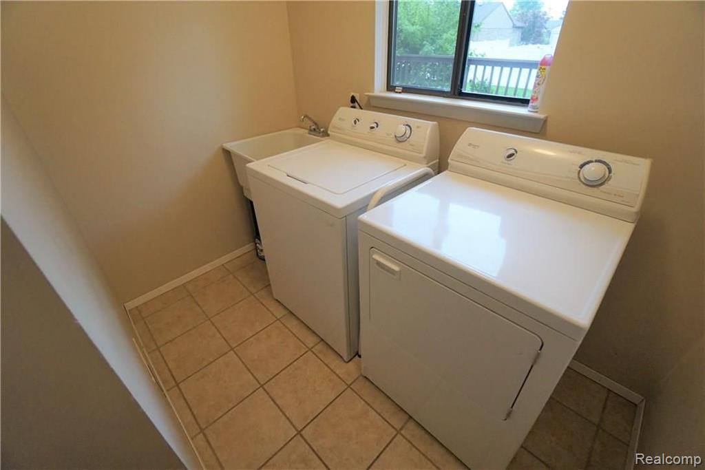 1098 Paddington Road Canton, MI 48187 - Photo 34 of 35