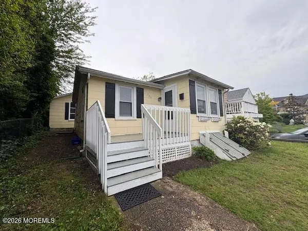 a view of a house with a yard and deck