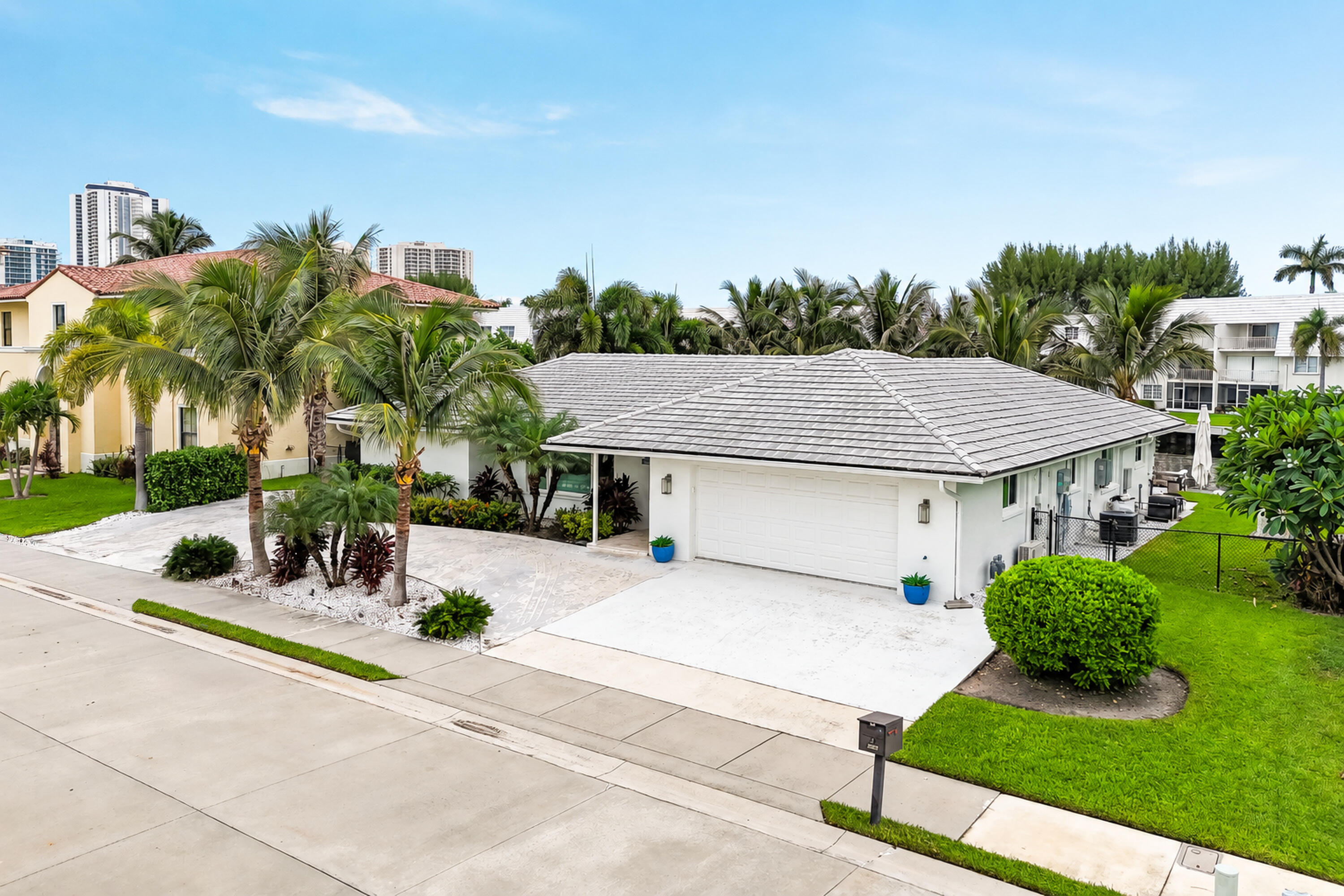 1091 Singer Drive Singer Island, FL 33404 - Photo 44 of 46 exterior