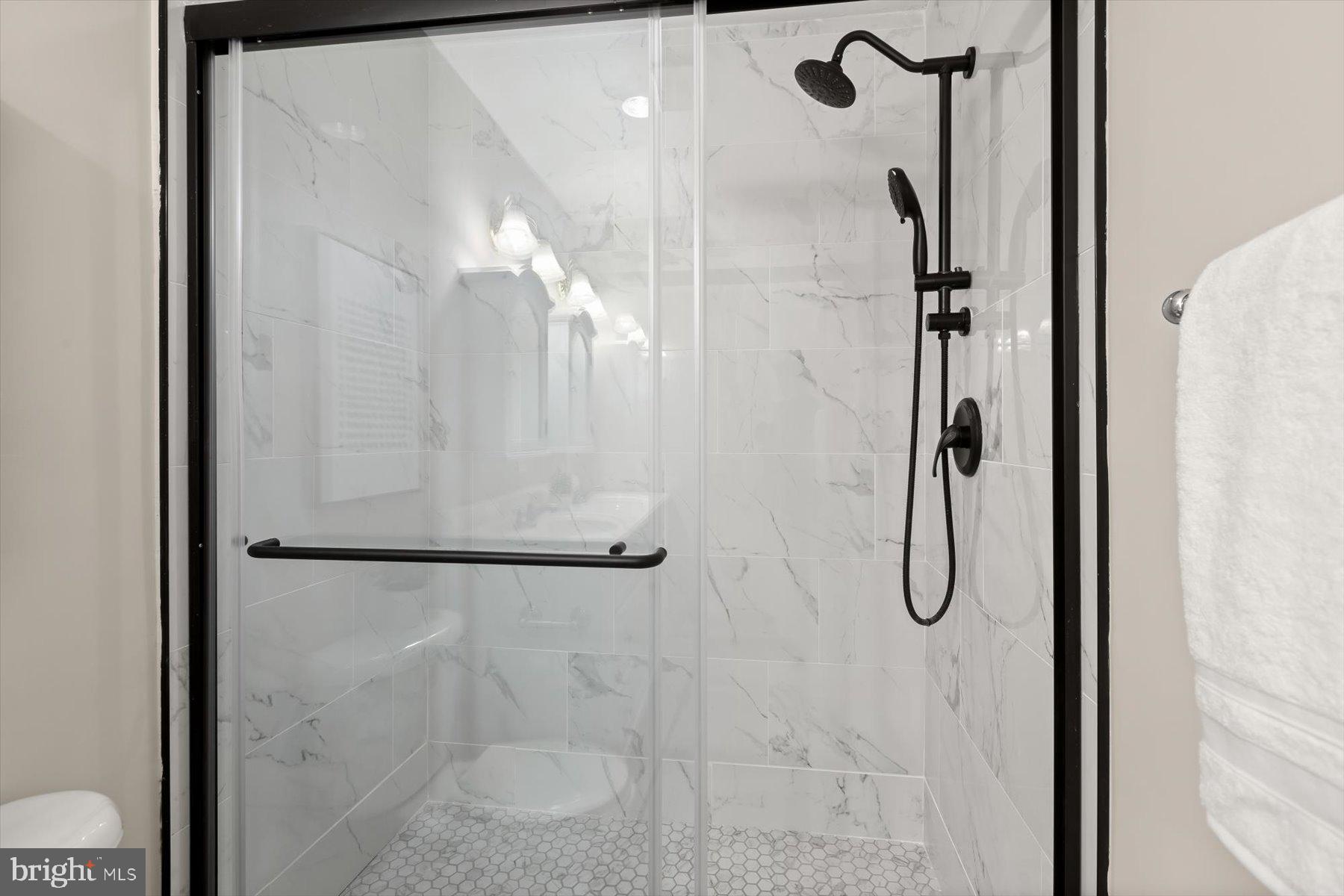 1749 South Hanover Street Baltimore, MD 21230 - Photo 21 of 55 Attached Owners Suite Bathroom
