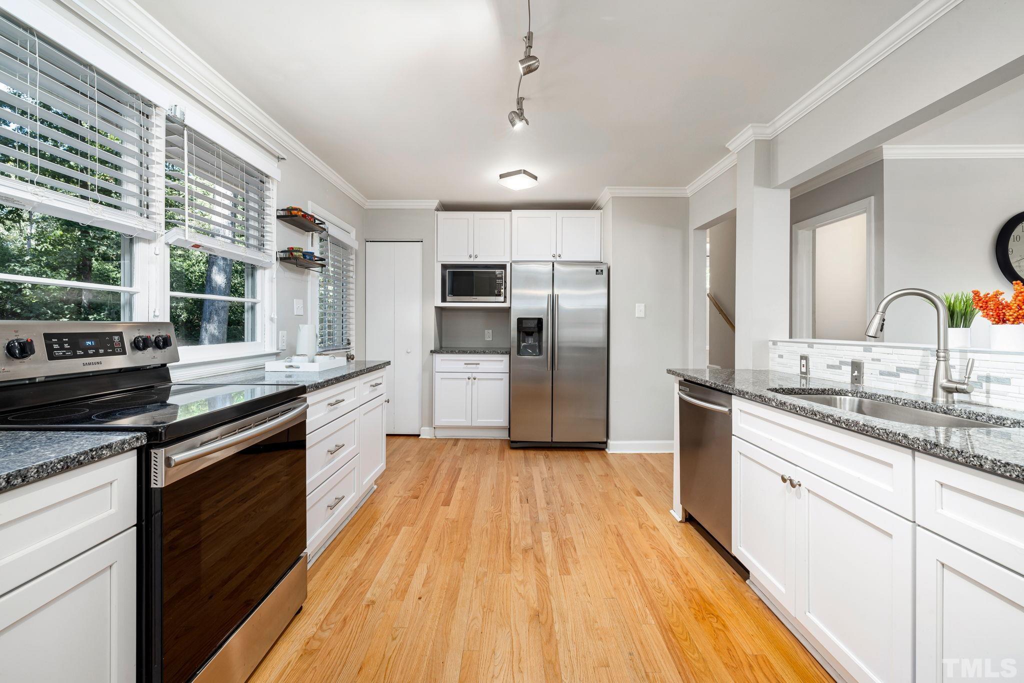 420 Ridgefield Road Chapel Hill, NC 27517 - Photo 8 of 29 Gallery Image 8