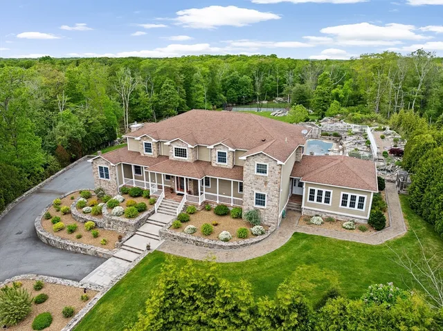 $2,995,000 | 33 Moniz Drive, Westport, MA 02790