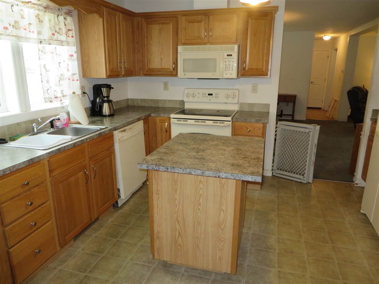 10 Allard Street Exeter, NH 03833 - Photo 4 of 19 Gallery Image 4