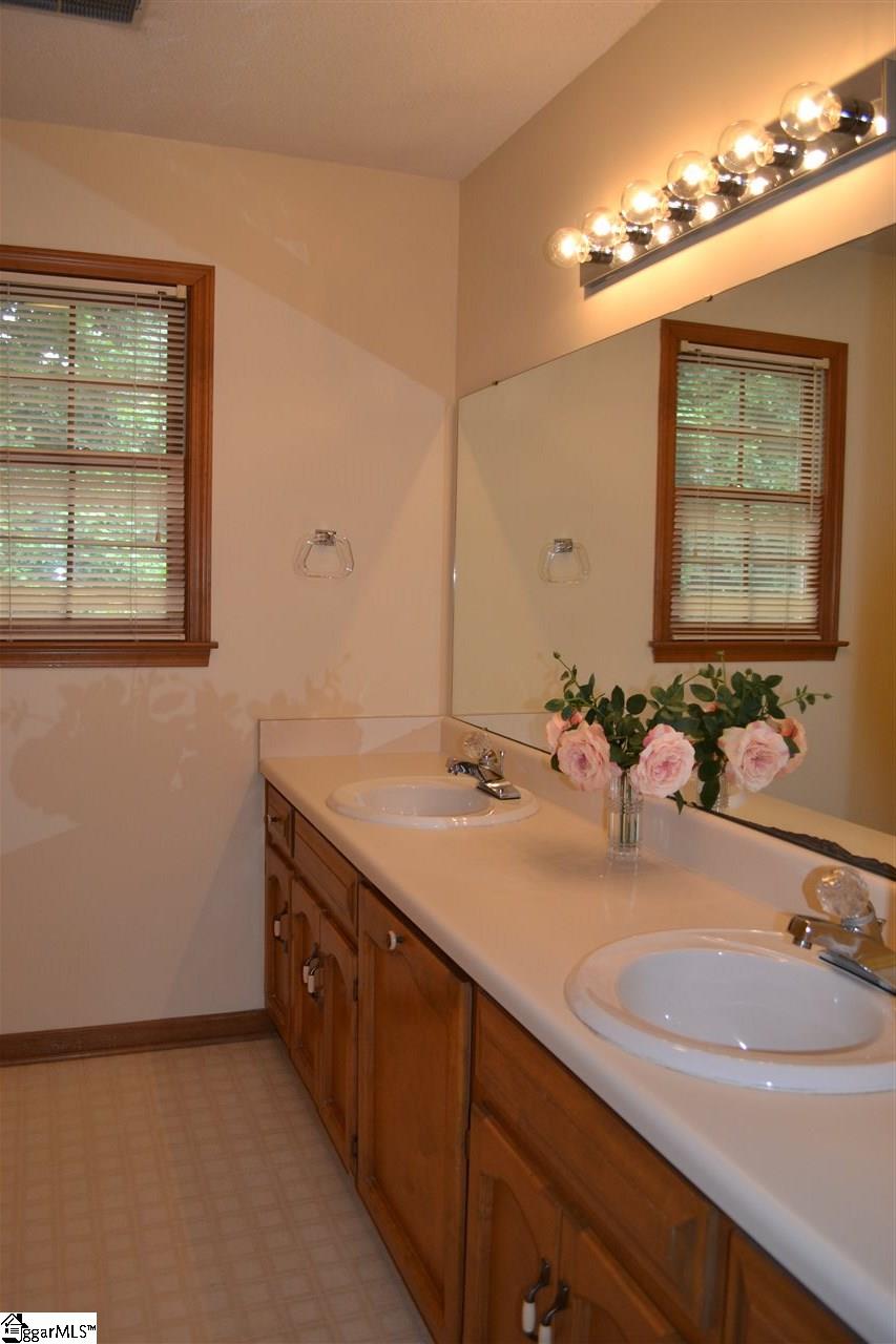 119 Cedar Ridge Lane Simpsonville, SC 29681 - Photo 7 of 16 Gallery Image 7