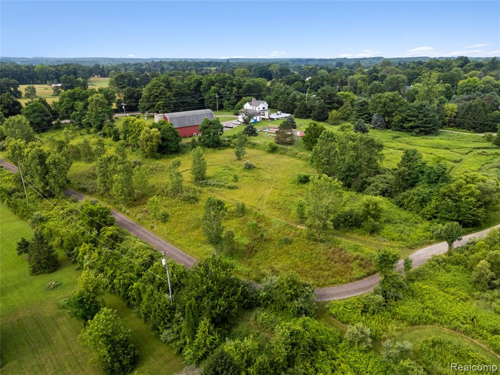 7741 Clyde Road Fenton, MI 48430 - Photo 9 of 11 Gallery Image 9