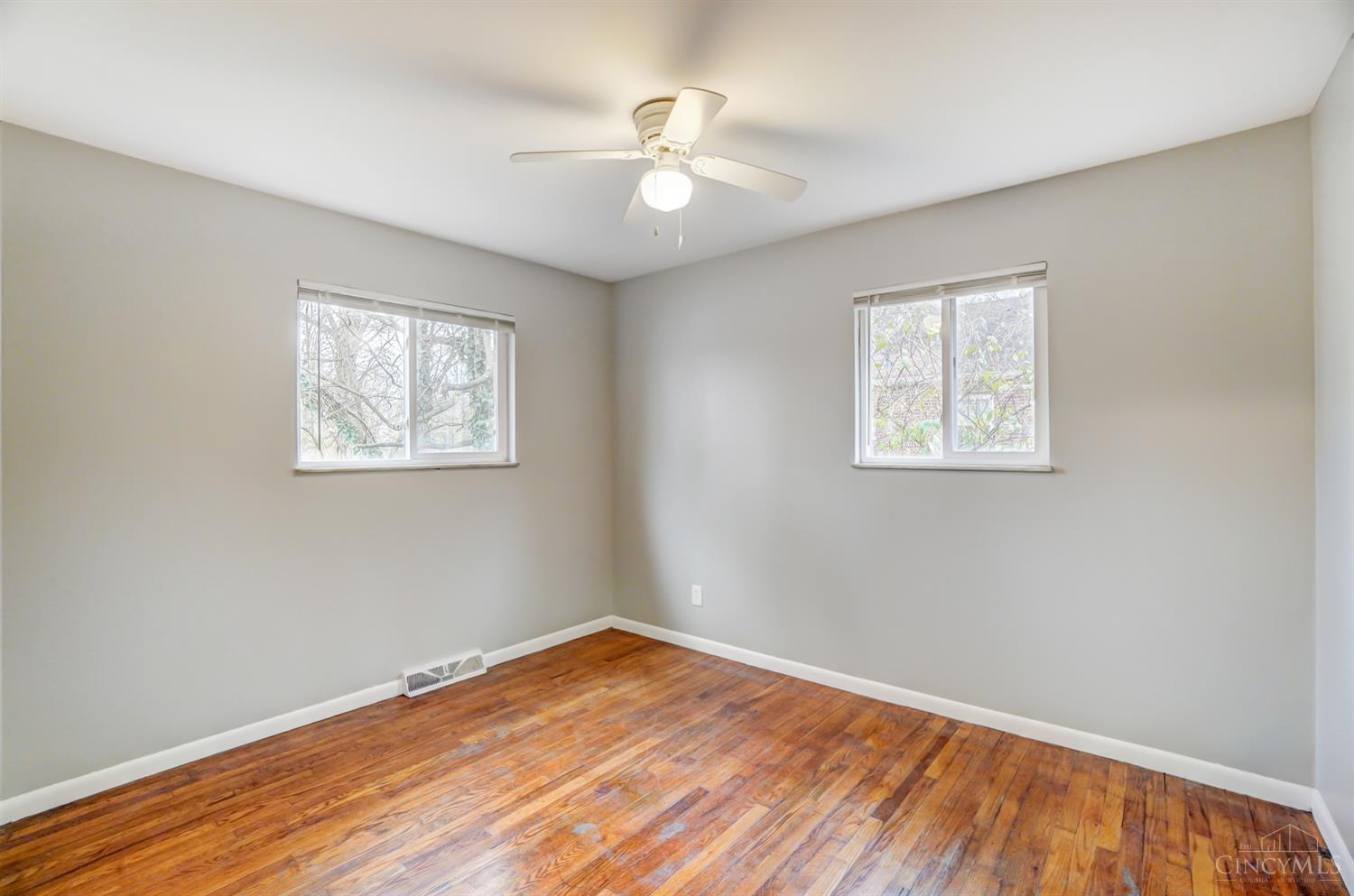 382 Ingram Road Greenhills, OH 45218 - Photo 14 of 27