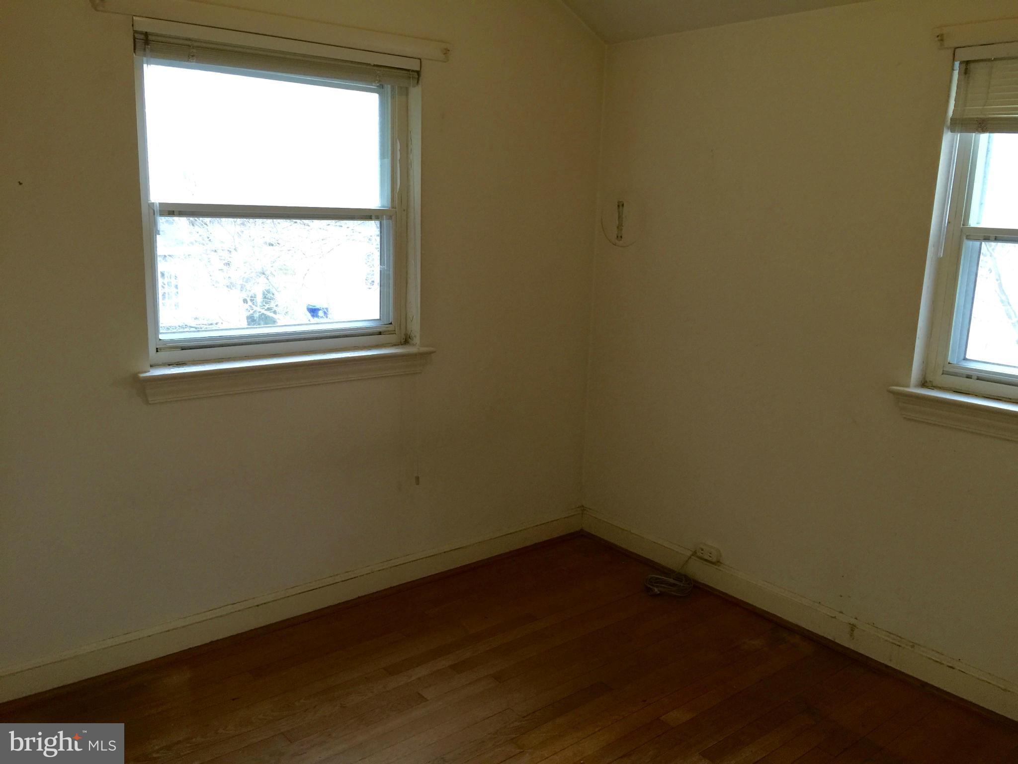 4915 Redford Road Bethesda, MD 20816 - Photo 11 of 15 an empty room with a window