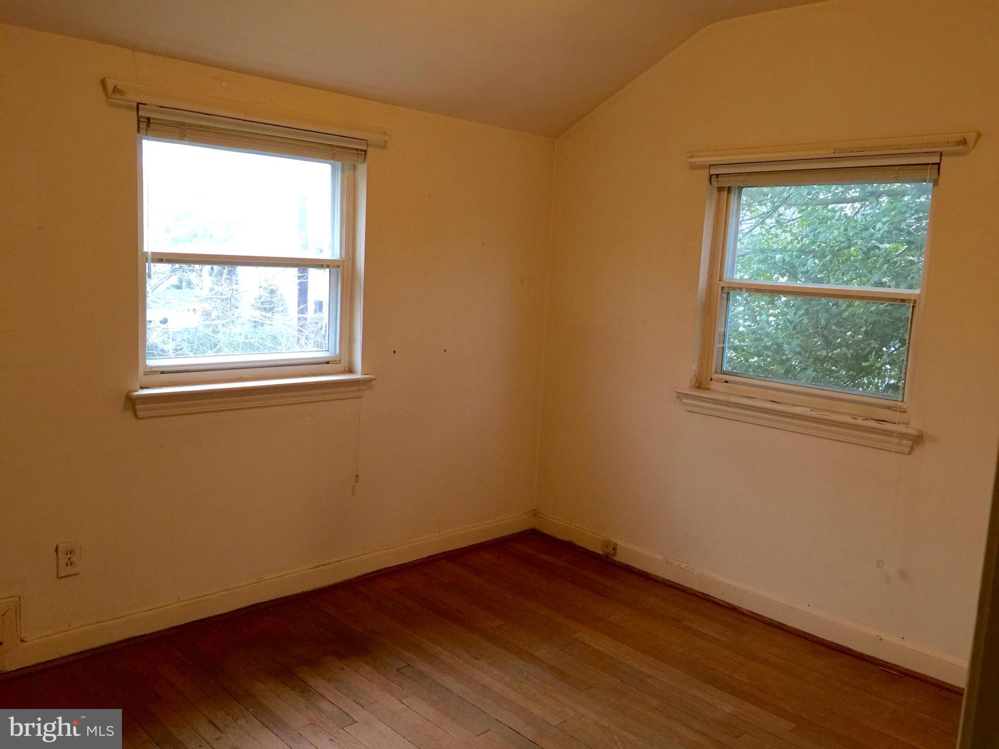 4915 Redford Road Bethesda, MD 20816 - Photo 10 of 15 an empty room with a window
