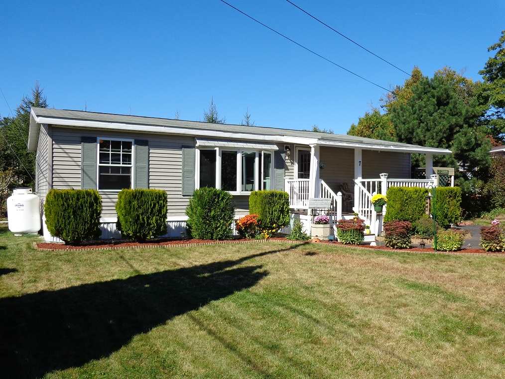 7 Lilac Way North Hampton, NH 03862 - Photo 1 of 18 Gallery Image 1