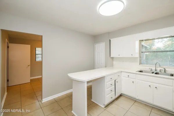 $1,595 | 5822 Jaguar Drive West, Jacksonville, FL 32244