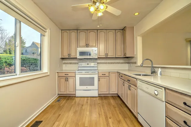 $475,000 | 736 Quinnipiac Lane, Unit B, Stratford, CT 06614