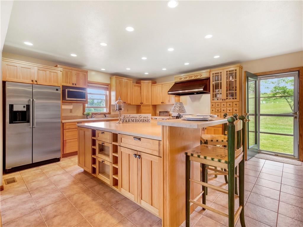 160 Eberle Road Hickory, PA 15340 - Photo 19 of 25 Gorgeous spacious Kitchen w/Oversized island w/seating. Stainless Appliances stay!