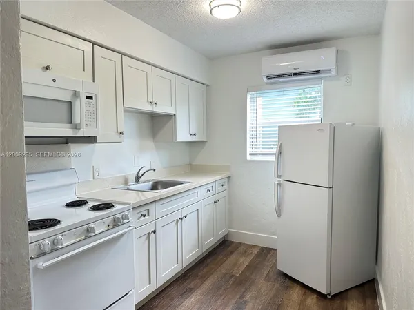 $1,495 | 1821 Thomas Street, Unit 5, Hollywood, FL 33020