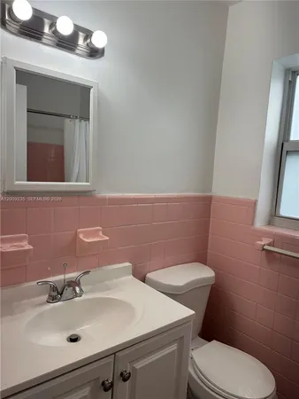 $1,495 | 1821 Thomas Street, Unit 5, Hollywood, FL 33020
