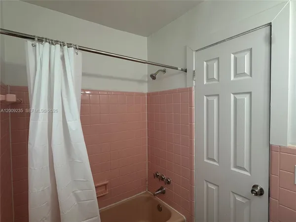 $1,495 | 1821 Thomas Street, Unit 5, Hollywood, FL 33020