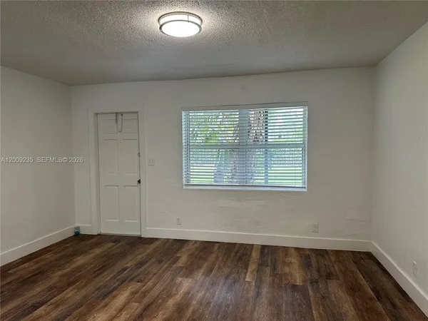 $1,495 | 1821 Thomas Street, Unit 5, Hollywood, FL 33020