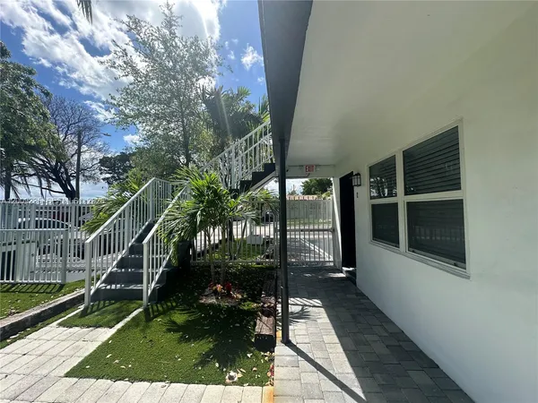$1,495 | 1821 Thomas Street, Unit 5, Hollywood, FL 33020