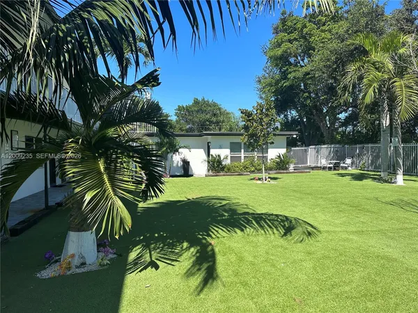 $1,495 | 1821 Thomas Street, Unit 5, Hollywood, FL 33020