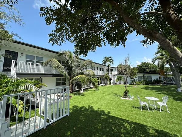 $1,495 | 1821 Thomas Street, Unit 5, Hollywood, FL 33020