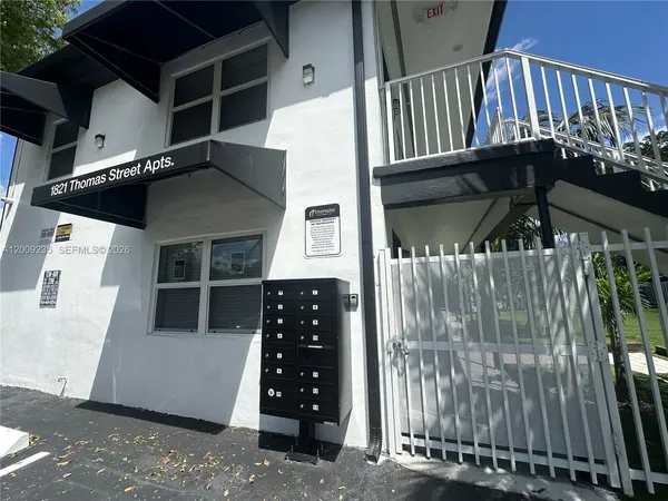 $1,495 | 1821 Thomas Street, Unit 5, Hollywood, FL 33020