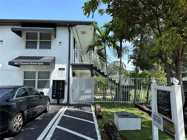 $1,495 | 1821 Thomas Street, Unit 5, Hollywood, FL 33020