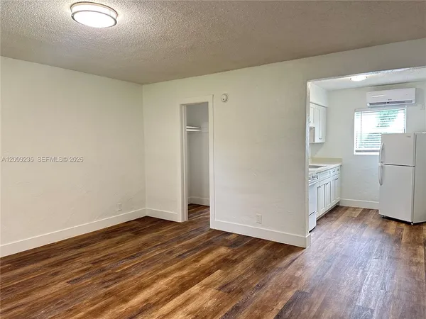 $1,495 | 1821 Thomas Street, Unit 5, Hollywood, FL 33020
