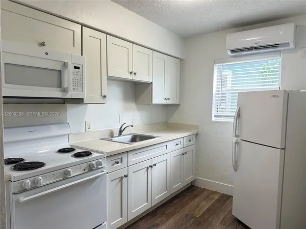 $1,495 | 1821 Thomas Street, Unit 5, Hollywood, FL 33020