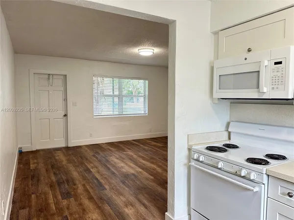 $1,495 | 1821 Thomas Street, Unit 5, Hollywood, FL 33020