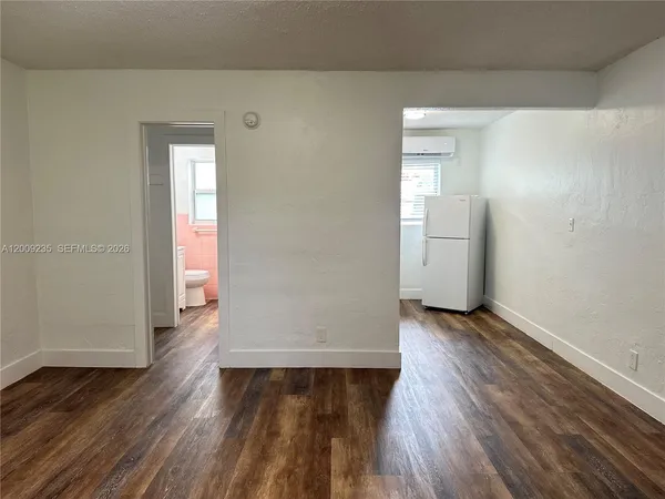 $1,495 | 1821 Thomas Street, Unit 5, Hollywood, FL 33020