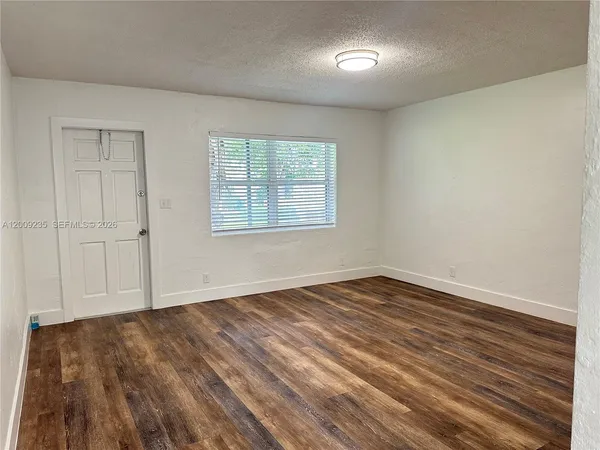 $1,495 | 1821 Thomas Street, Unit 5, Hollywood, FL 33020