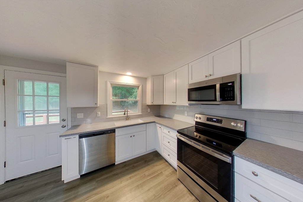 28 Kings Row Ashland, MA 01721 - Photo 9 of 30 Gallery Image 9