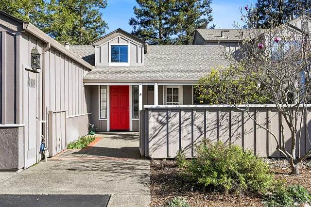 a view of front of house with a small yard