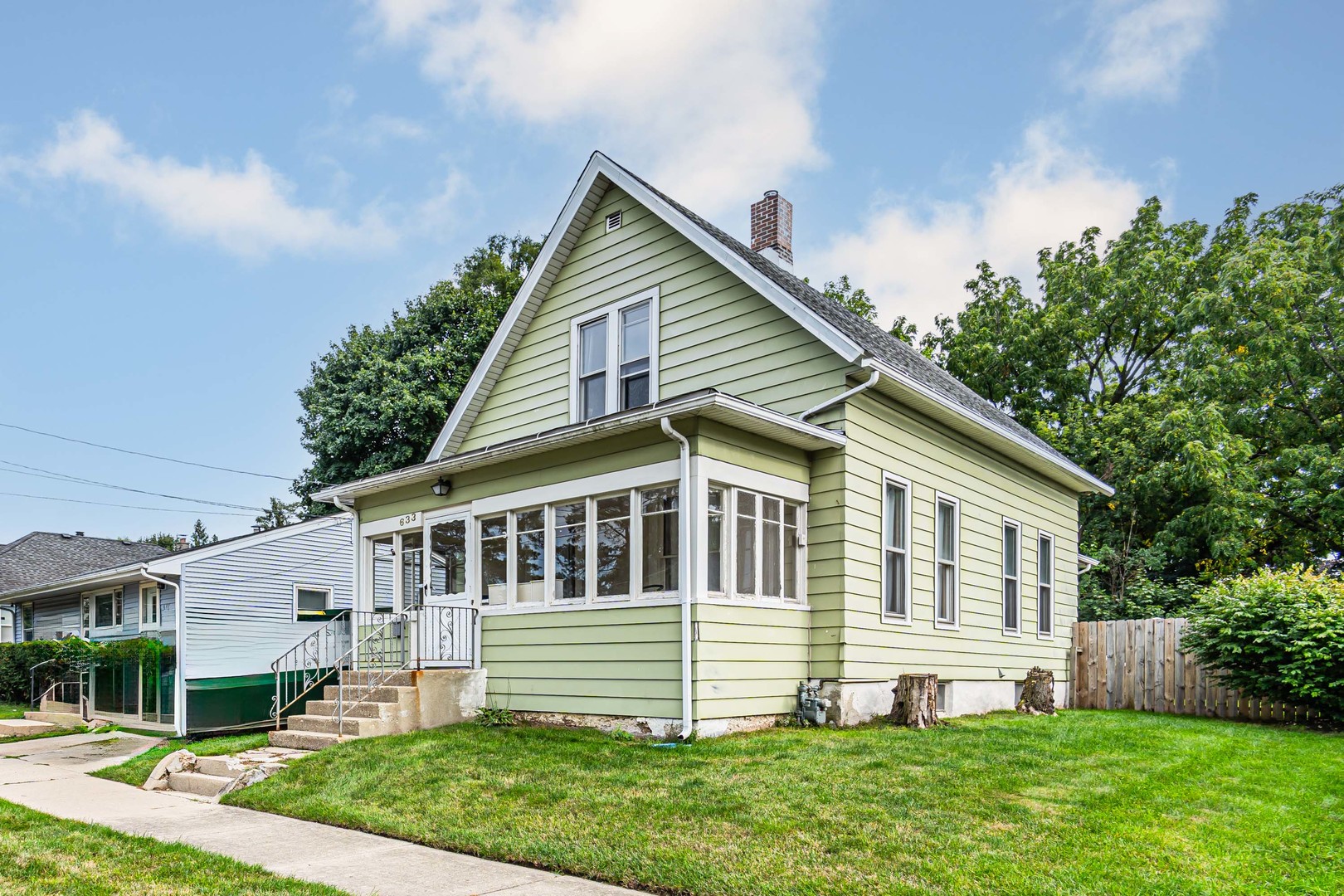633 Chester Avenue Elgin, IL 60120 - Photo 1 of 29 a front view of a house with a yard