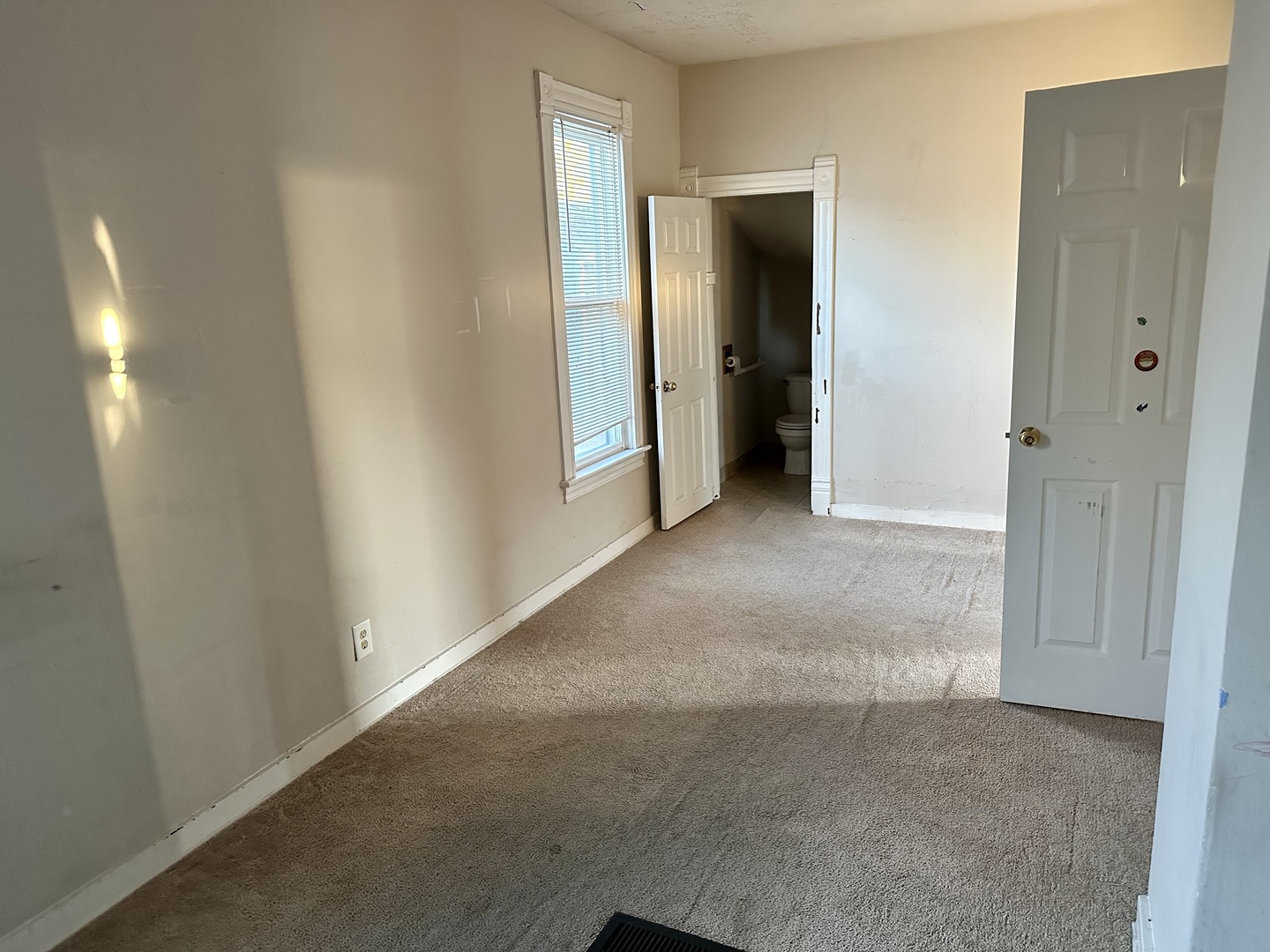633 Chester Avenue Elgin, IL 60120 - Photo 20 of 29 an empty room with closet and a bathroom