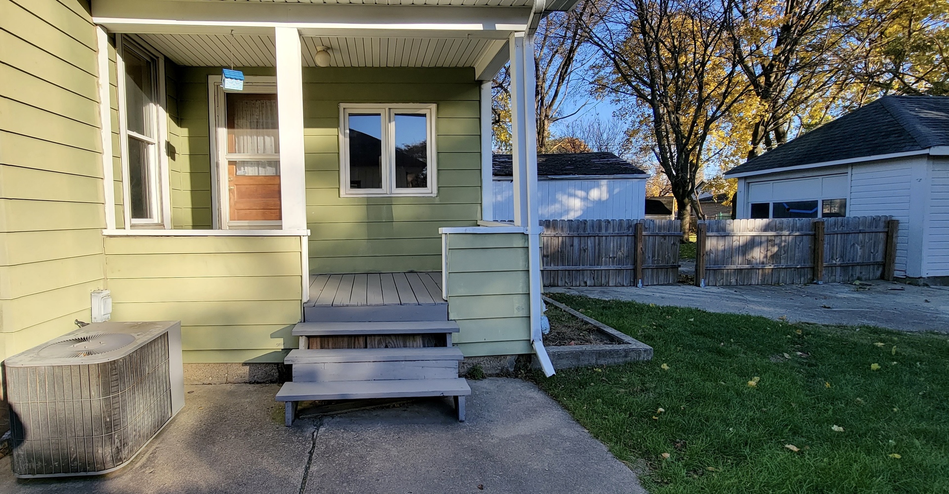 633 Chester Avenue Elgin, IL 60120 - Photo 25 of 29 a backyard of a house with outdoor seating