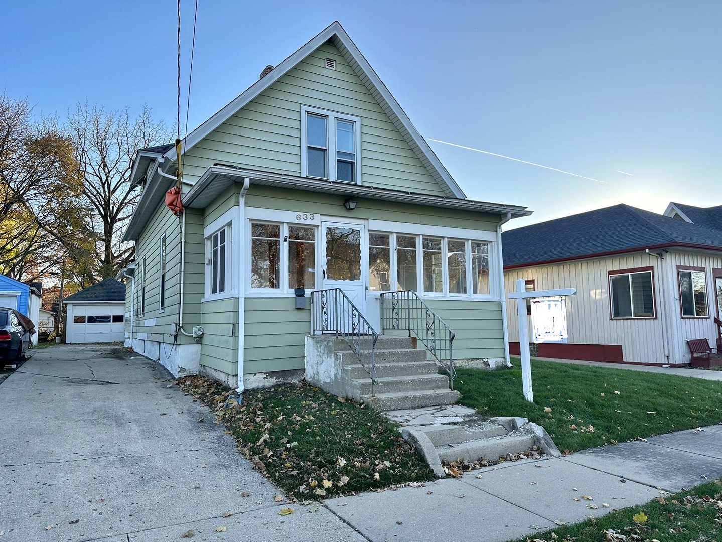 633 Chester Avenue Elgin, IL 60120 - Photo 29 of 29 a front view of a house with a yard